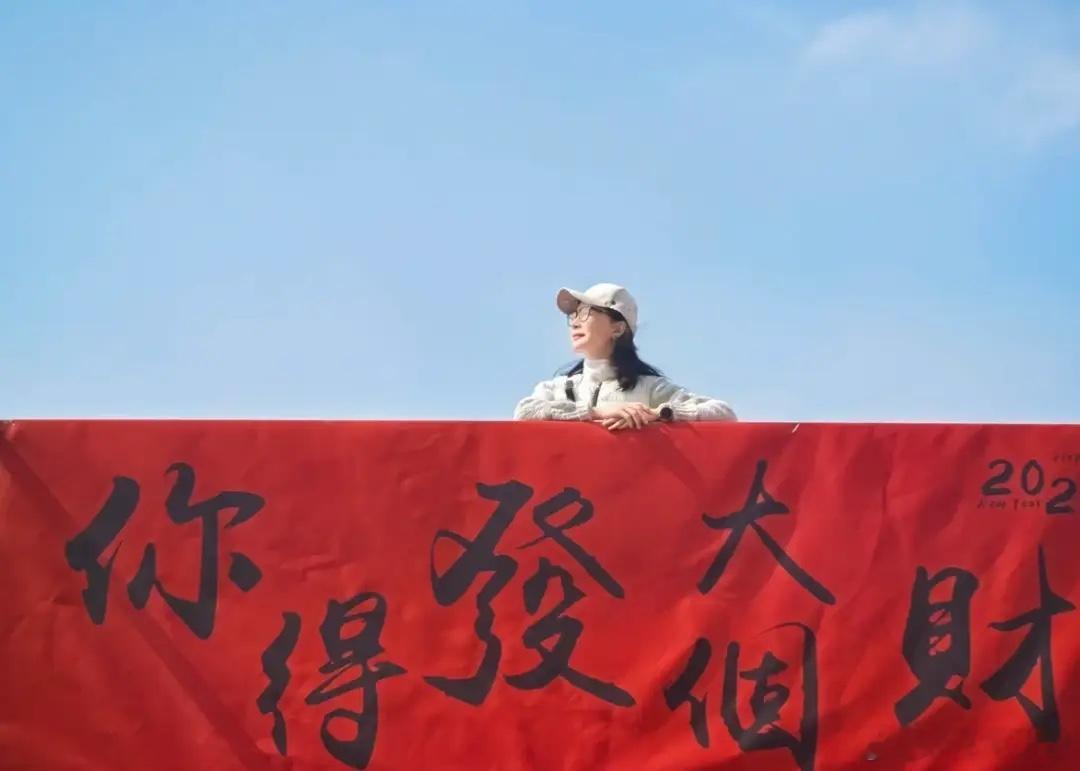 陈数晒全家福迎财神，83岁妈妈看着像63，赵胤胤与岳母亲如母子！