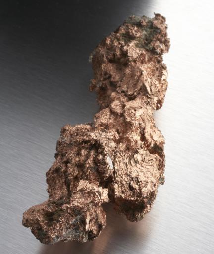 美国这次彻底蒙了，最近美国大量囤积了铜，把铜价炒上天去了，中国也不打算惯着美国，