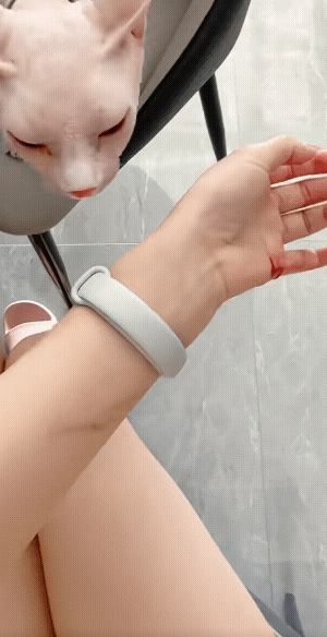 养猫的女主人求救需要打几针，从胳膊到大腿，不仅有抓挠的痕迹，还有咬的痕迹，而且看