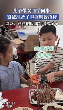 4月21日安徽，一男孩带女同学到自家餐馆吃饭，本以为会给爸爸添麻烦，可没想到，爸