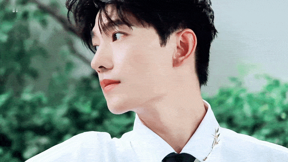 杨洋穿白衬衫，有点梦回肖奈杨洋白衬衫男大造型​​​