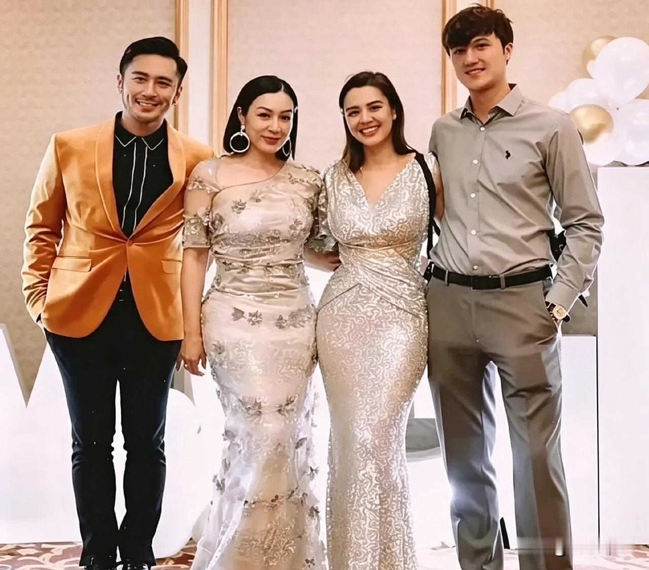 钟丽缇一家同框，真看不出是两代人。张伦硕橘色西装亮眼，女儿银裙优雅。其实比起夸他
