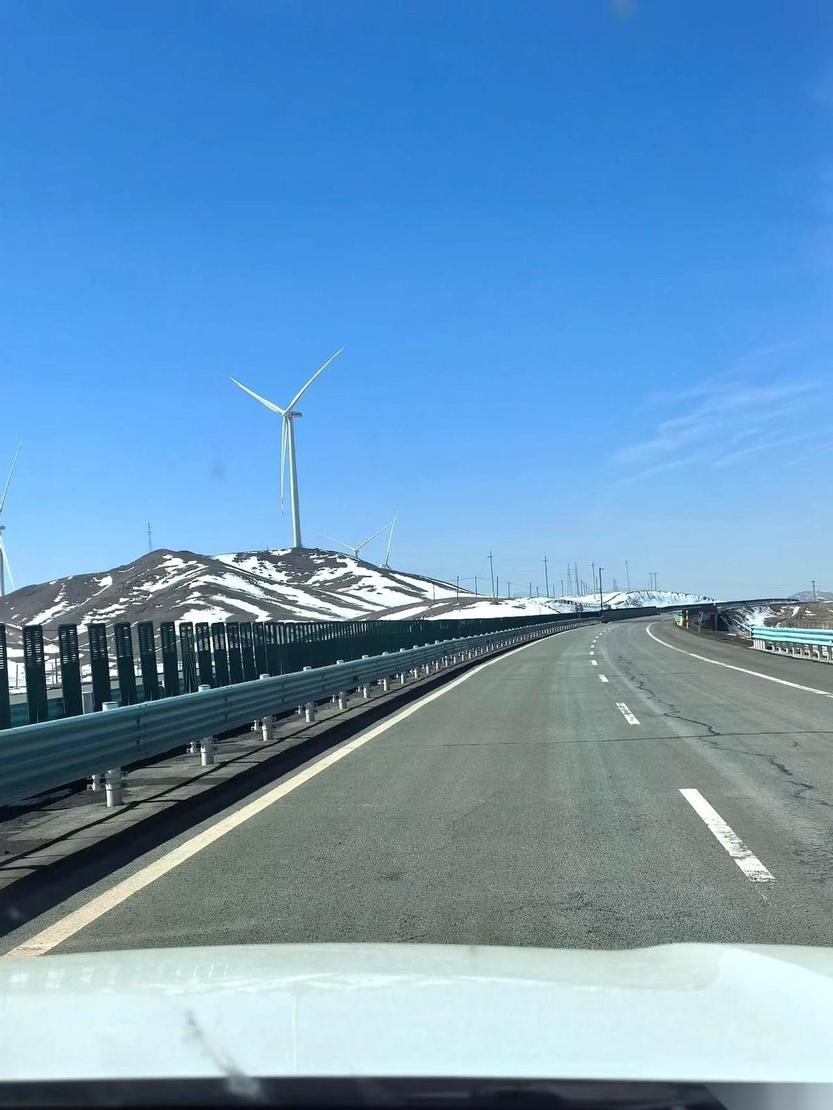 都说人过了六十，就活明白了。说是一辈子攒下的东西，到头来没几样是你的。你当宝贝