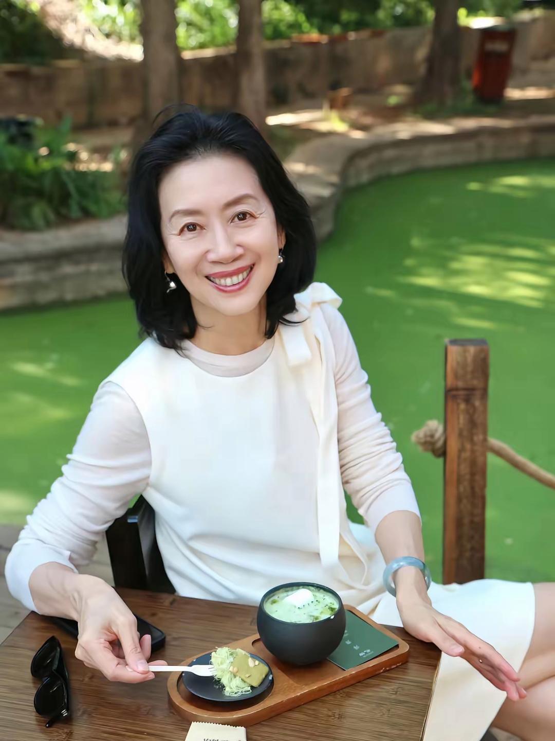 母亲55岁事业单位退休执意离婚，全家指责瞎折腾妈妈操劳家庭三十多年，一辈子隐