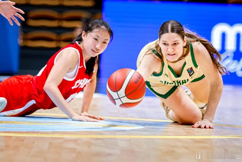 【国少女篮不敌澳大利亚三四名决赛再战老对手】在刚刚结束的FIBAU16女篮亚洲