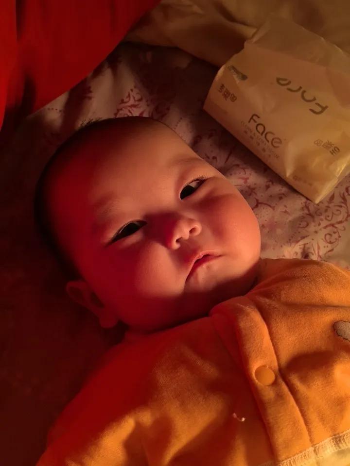 大半夜不睡觉，真精神[大笑]