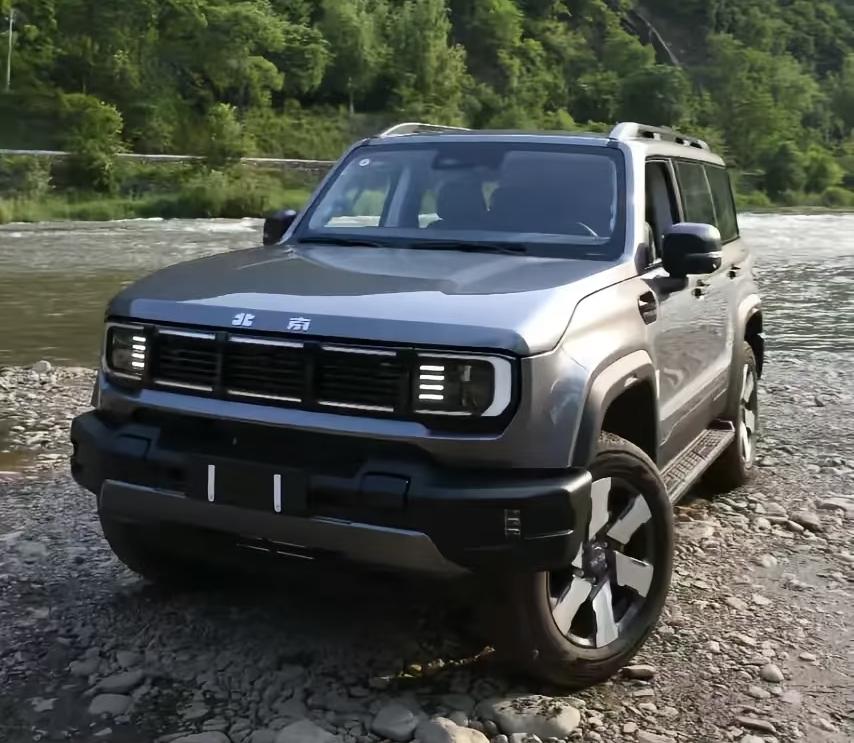 北京越野BJ4010月销量2601辆，北京越野BJ4011月销量2538辆