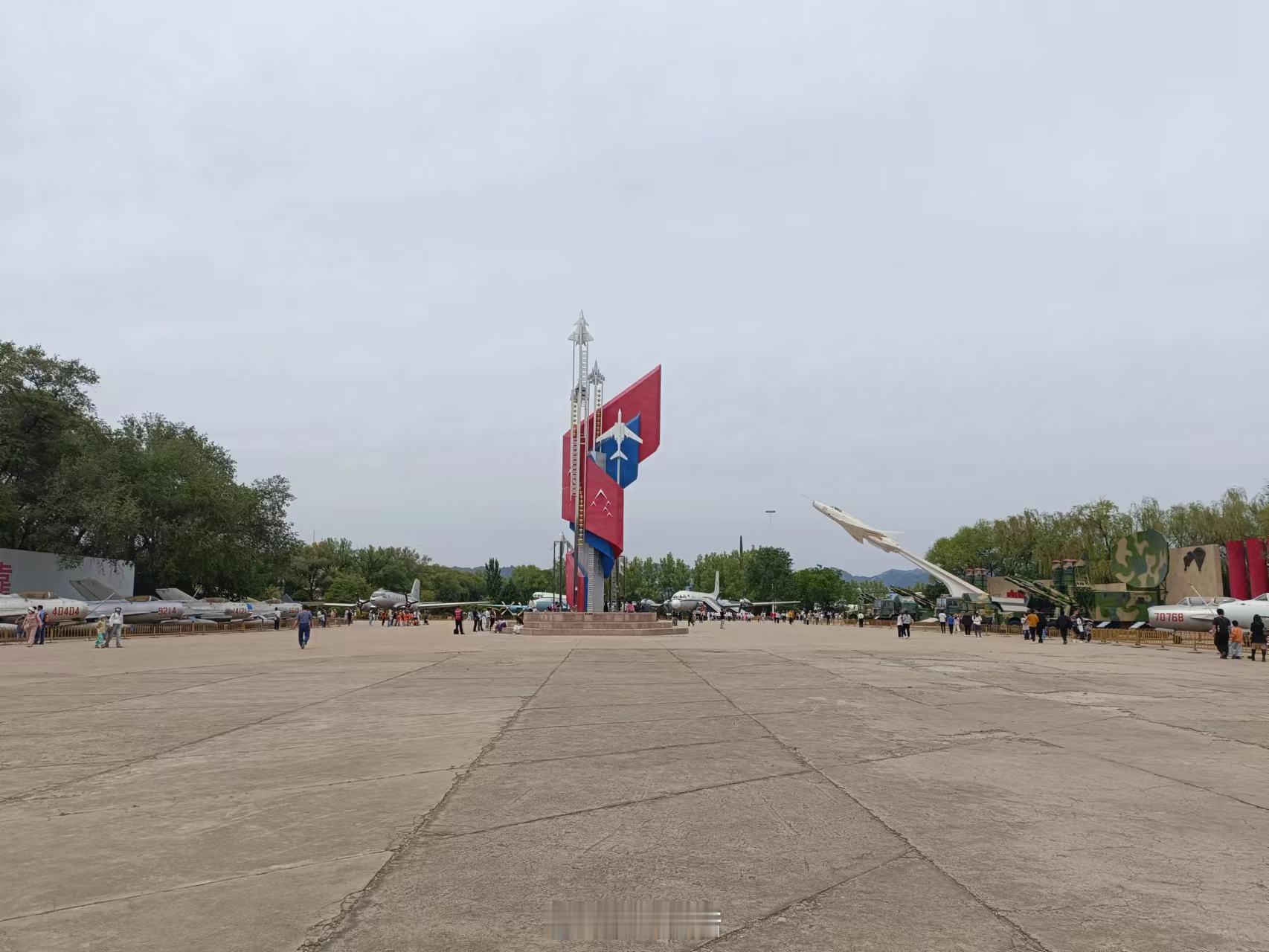 战术范儿假期带儿子进行爱国主义教育去年就有消息说要搬离北京去长春了