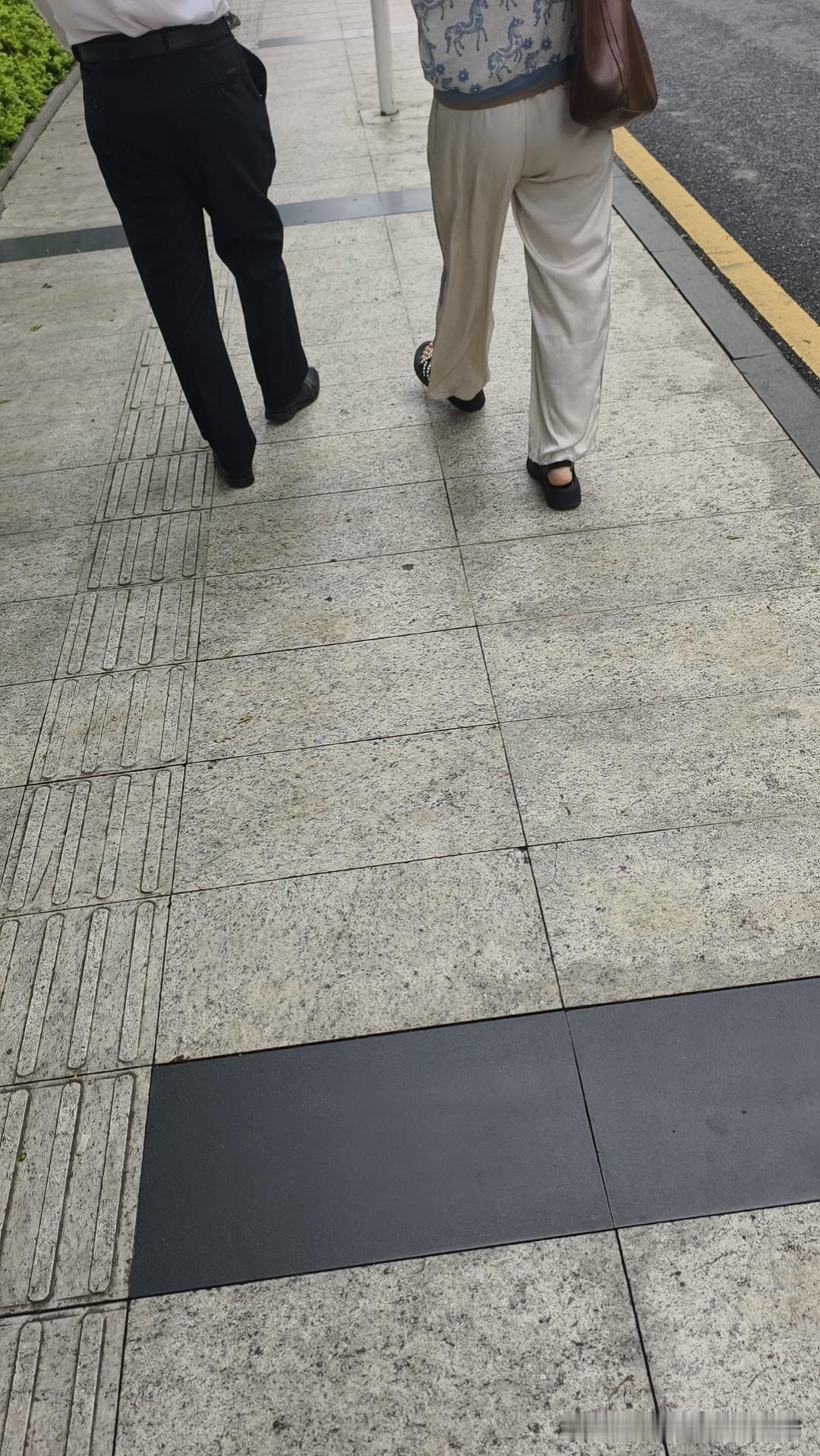 现在的客户真的是太难伺候了，昨天带了一个阿姨看房，之前是看了龙岗中心城朝阳里5
