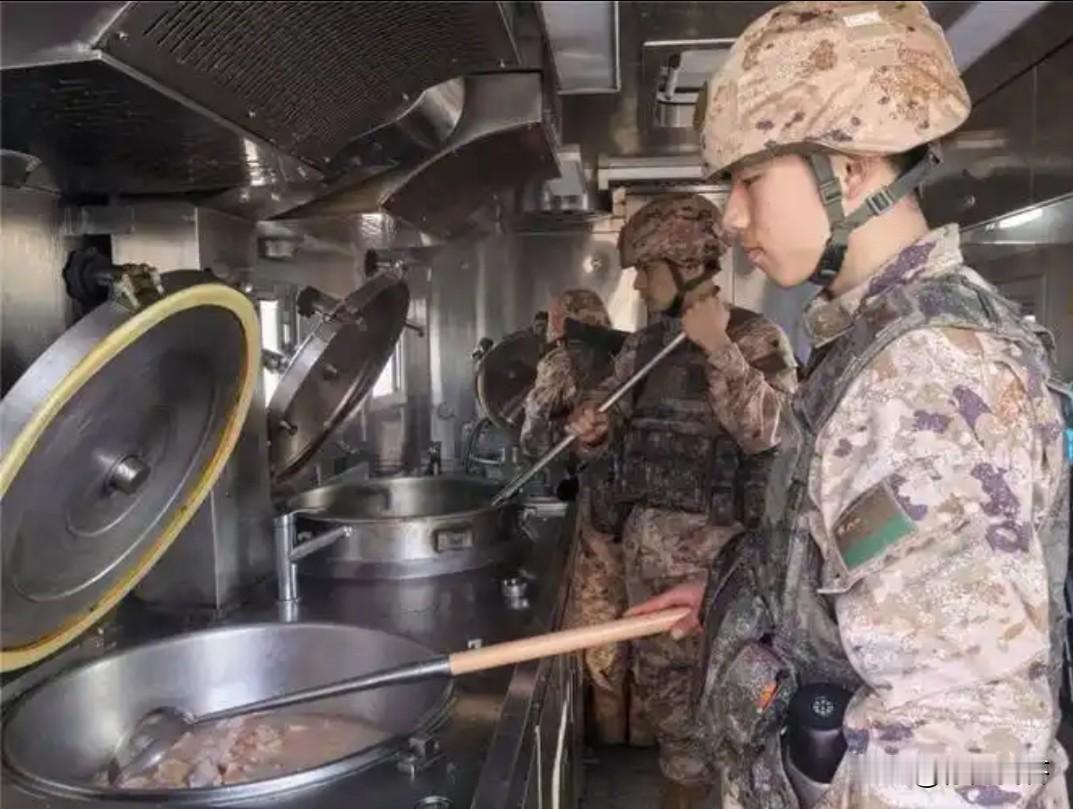 请问：部队炊事员有编制吗？答案：有，但编制形式随军队改革而变化，军改前每个连