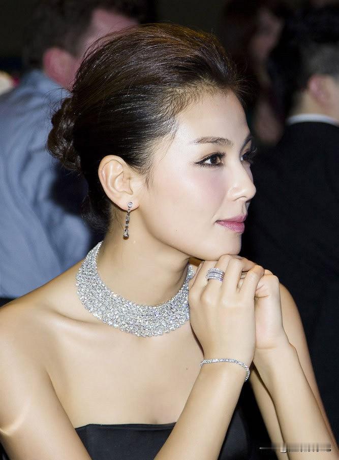 淡妆浓抹总相宜！