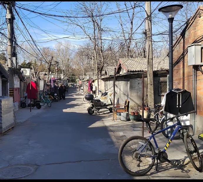 在清华校内，你可能会偶遇一些看似与名校光环格格不入的陈旧小院。可别误会了，这