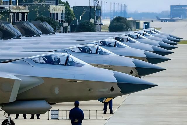 歼-20明明已经量产,中国空军为何还在大量生产装备歼-16?