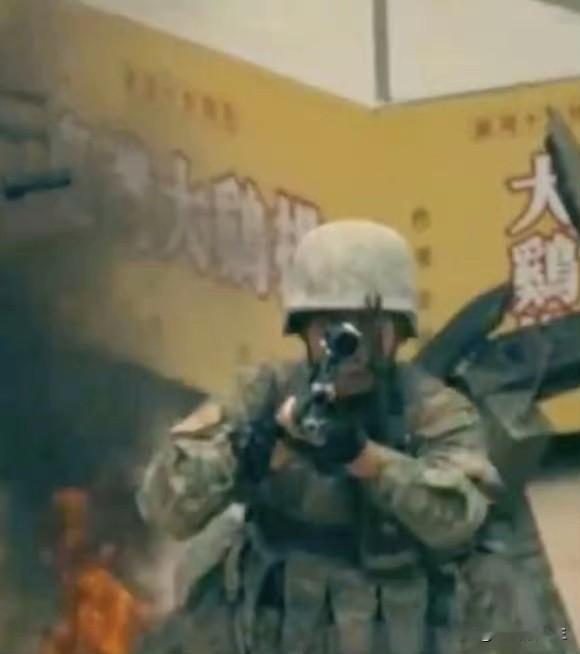 演习现场惊现繁体“大鸡排”，你怎么看？几张解放军演练巷战的照片中，一个貌似小