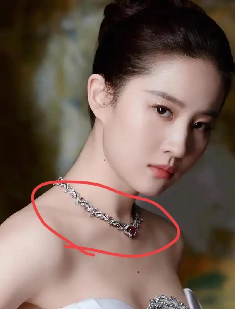 我问老公刘亦菲那么漂亮，咋就没几个男人对她有非分之想呢？其实很多男人私下都承