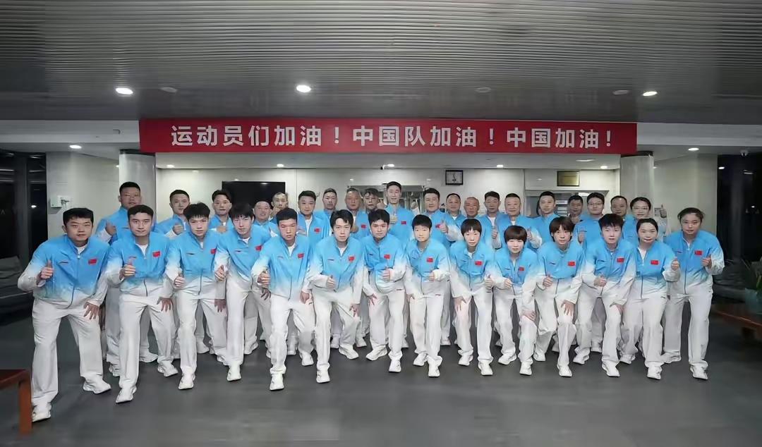 孙颖莎为什么合影没出现在c位，更要命的是孙颖莎为什么不是中国体育代表团的旗手！什