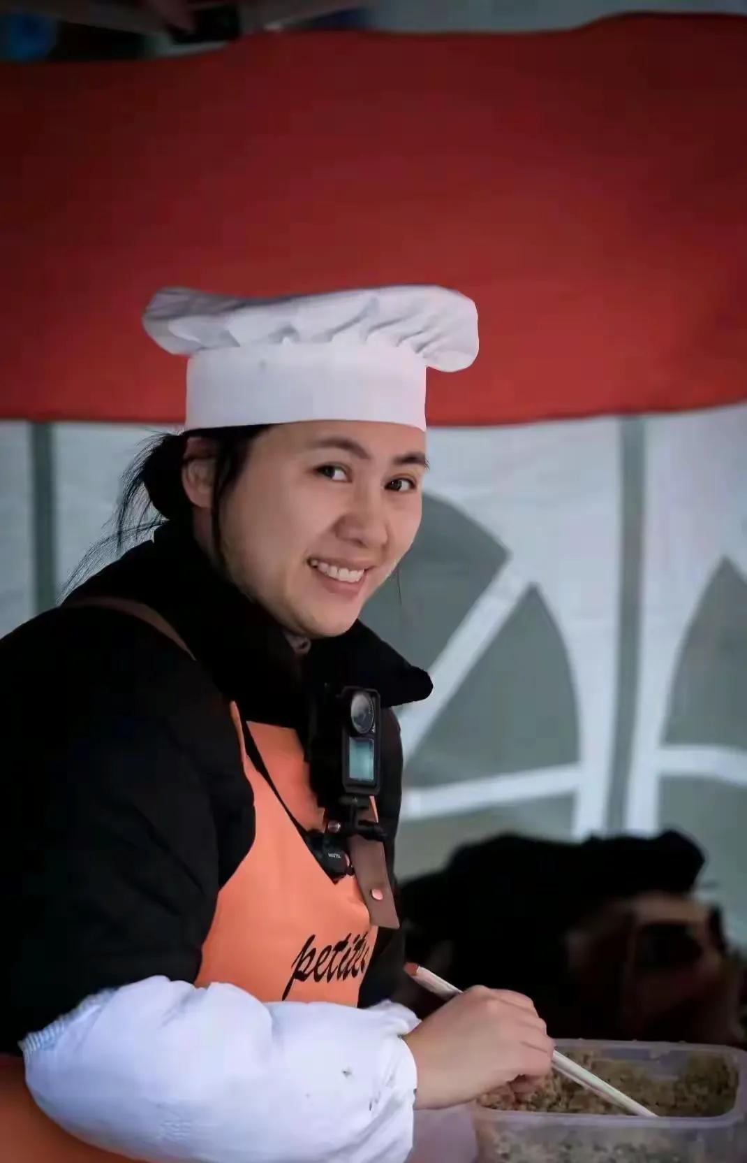 重庆一位37岁的女子汪莉，跟着农学博士丈夫在比利时生活了十年。丈夫今年6月突然失