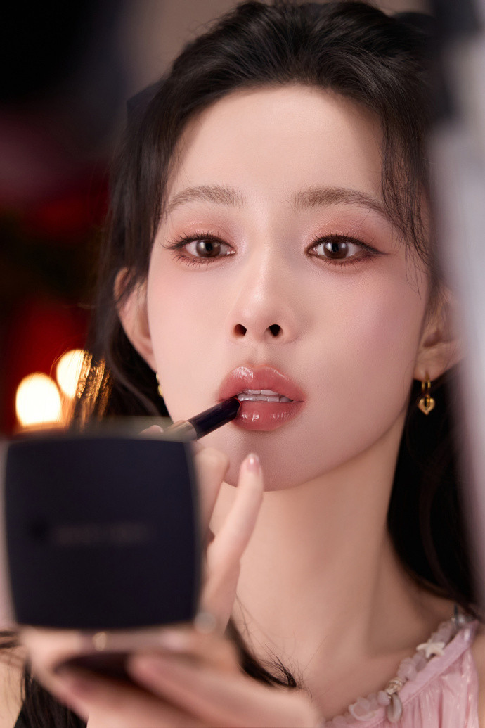 1.孟子义接下来的古偶也是要奶一下新人的。2.张凌赫最近在接触电影本子，后面也打