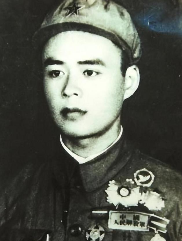 1952年，上甘岭，美军每秒6发炮弹砸过来，3.7平方公里的阵地被炸得寸草不生。