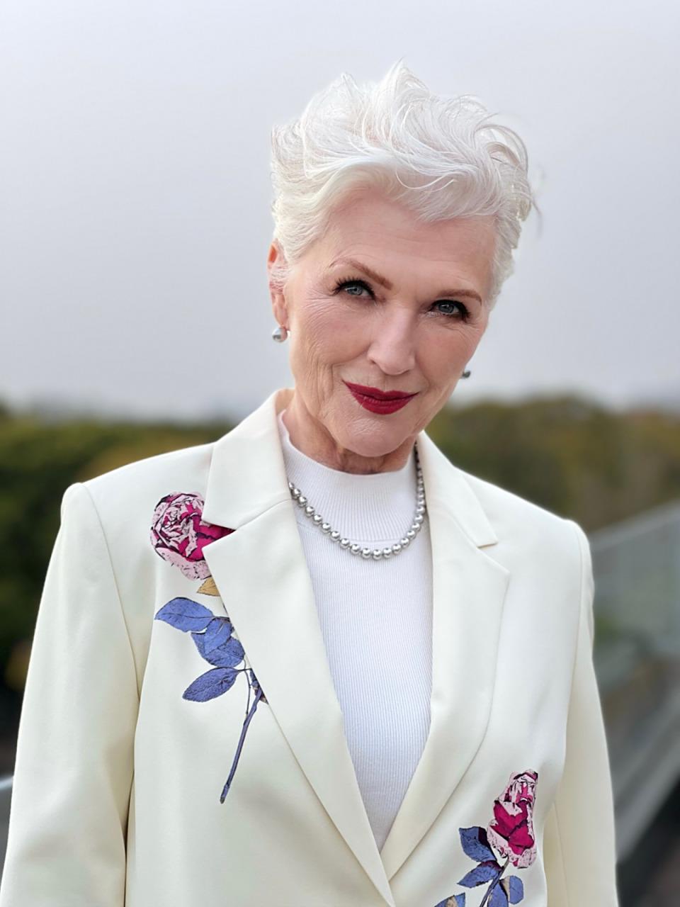 世界首富马斯克母亲再次语出惊人，她说：“女人一生最硬的底牌，不是漂亮、有钱或嫁得