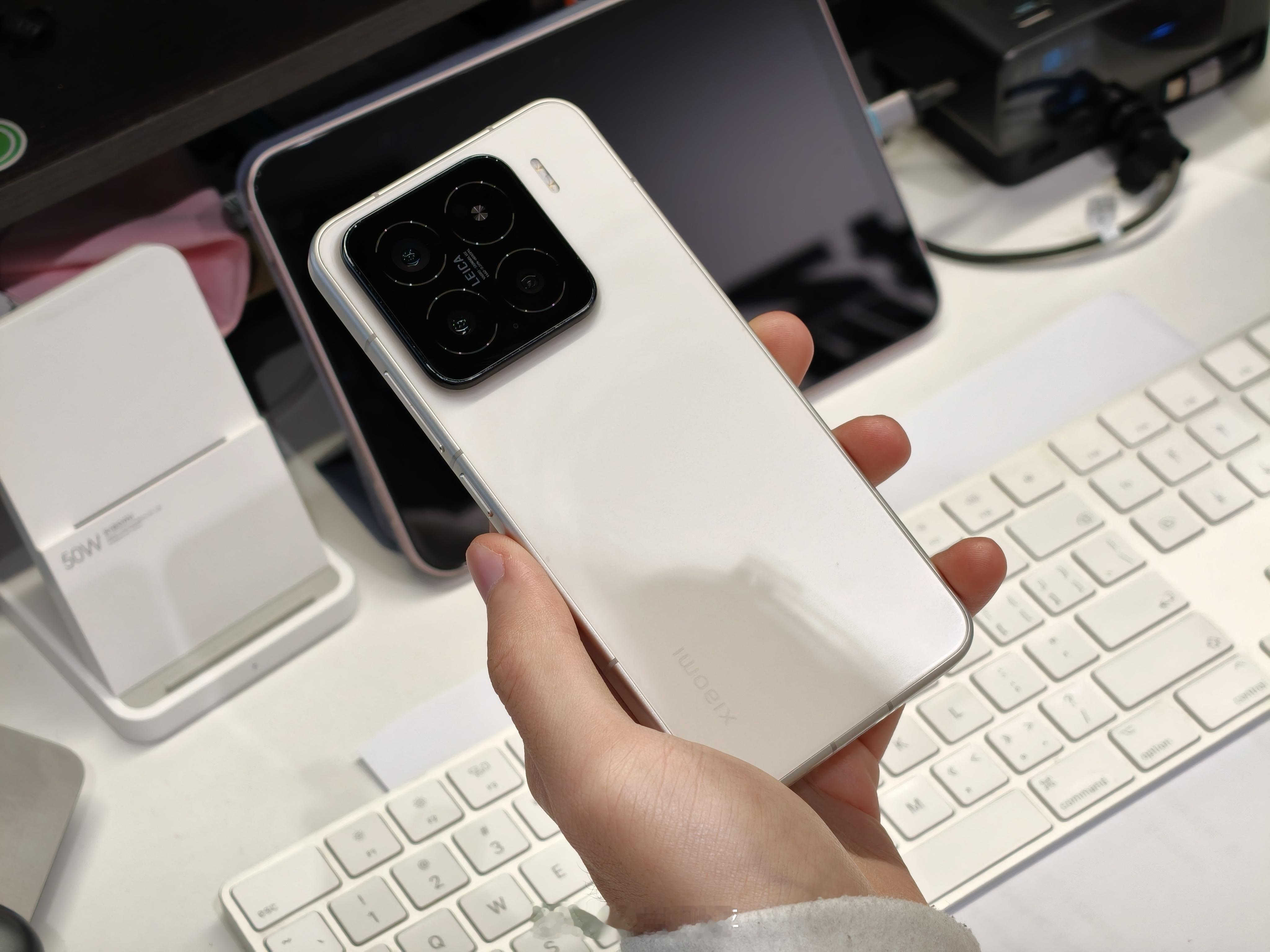 好奇曾经的魅族用户现在都在用什么品牌手机？🤔问了下我们工作室几个用过魅族的小伙