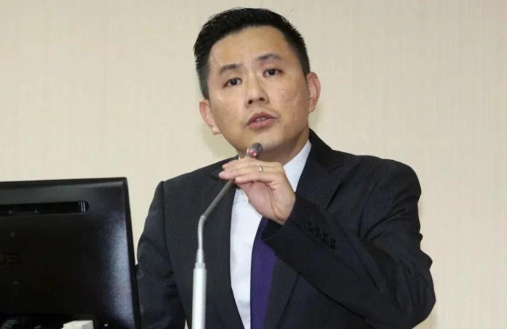 国民党中的人还算有条汉子！在朱立伦，赵少康一句话都不敢说的情况下，国民党终于有人