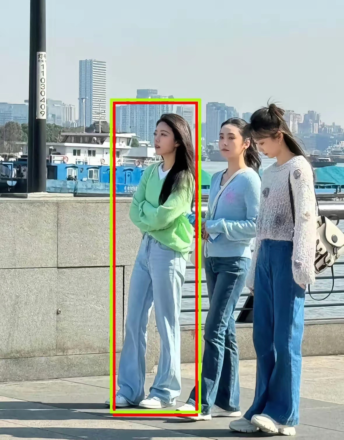 难怪..都说明星要看生图。。。赵今麦这手臂线条