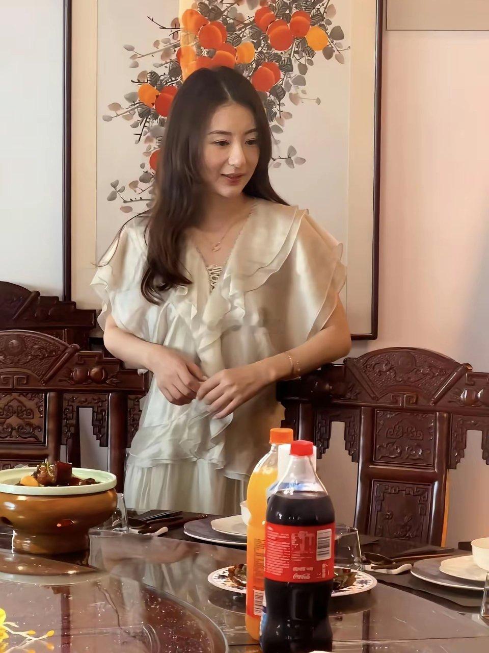 第一次见到本人比电视视频里好看太多了方媛简直就是花仙子​​​