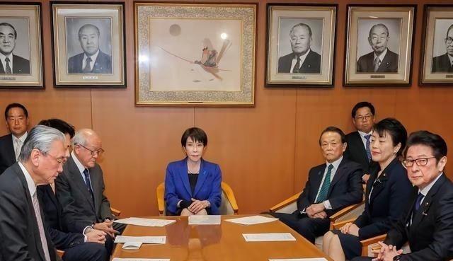 高市早苗辞职！当地时间2月18日上午，日本政府召开内阁会议，高市早苗内阁集体辞职