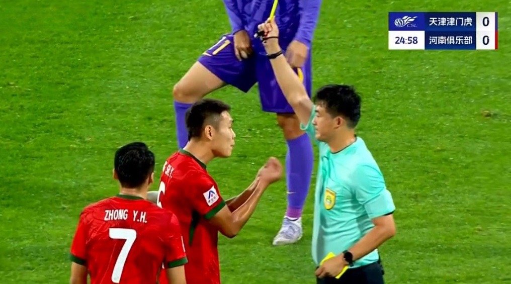 赛前河南球迷说“我们和天津没恩怨，谁输谁赢都行”，赛后却被“3黄”和“扔水瓶”破