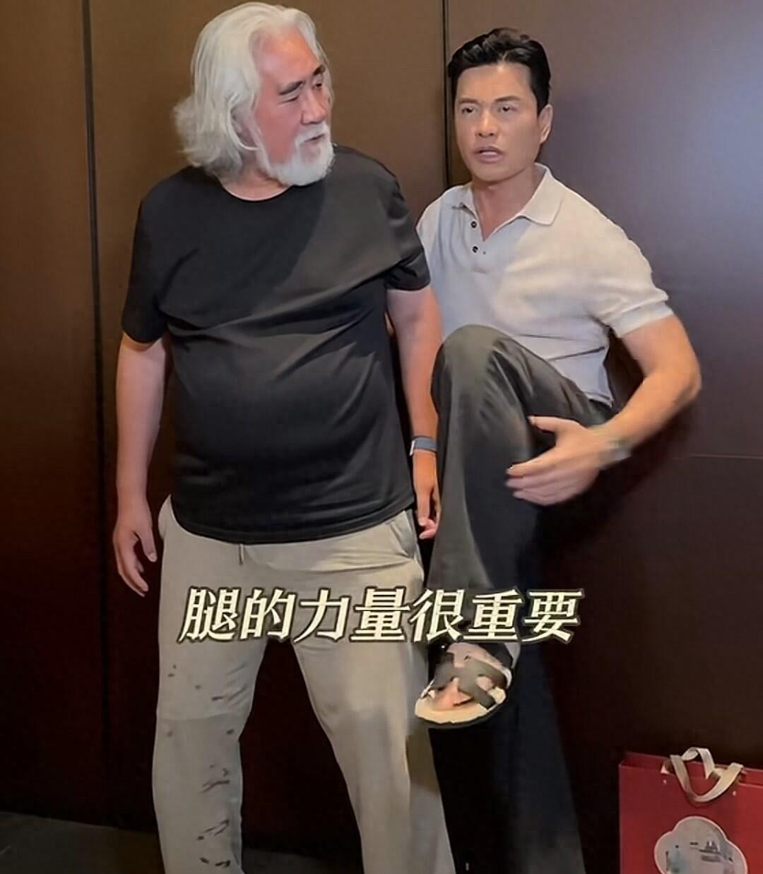 吕良伟才是真正的不老男神，跟张纪中只差几岁，但他却帅的惊为天人。70岁的吕良伟头