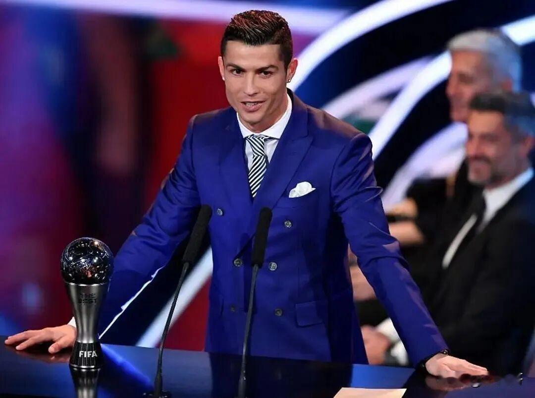 C罗在世界足坛历史排名中，主流权威榜单稳定在第3至5位，是公认的历史前五、现役顶