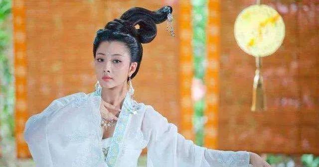 庆历二年（1042年）冬，陕西四路经略安抚、招讨使韩琦的宴会上，高朋满座、活色生