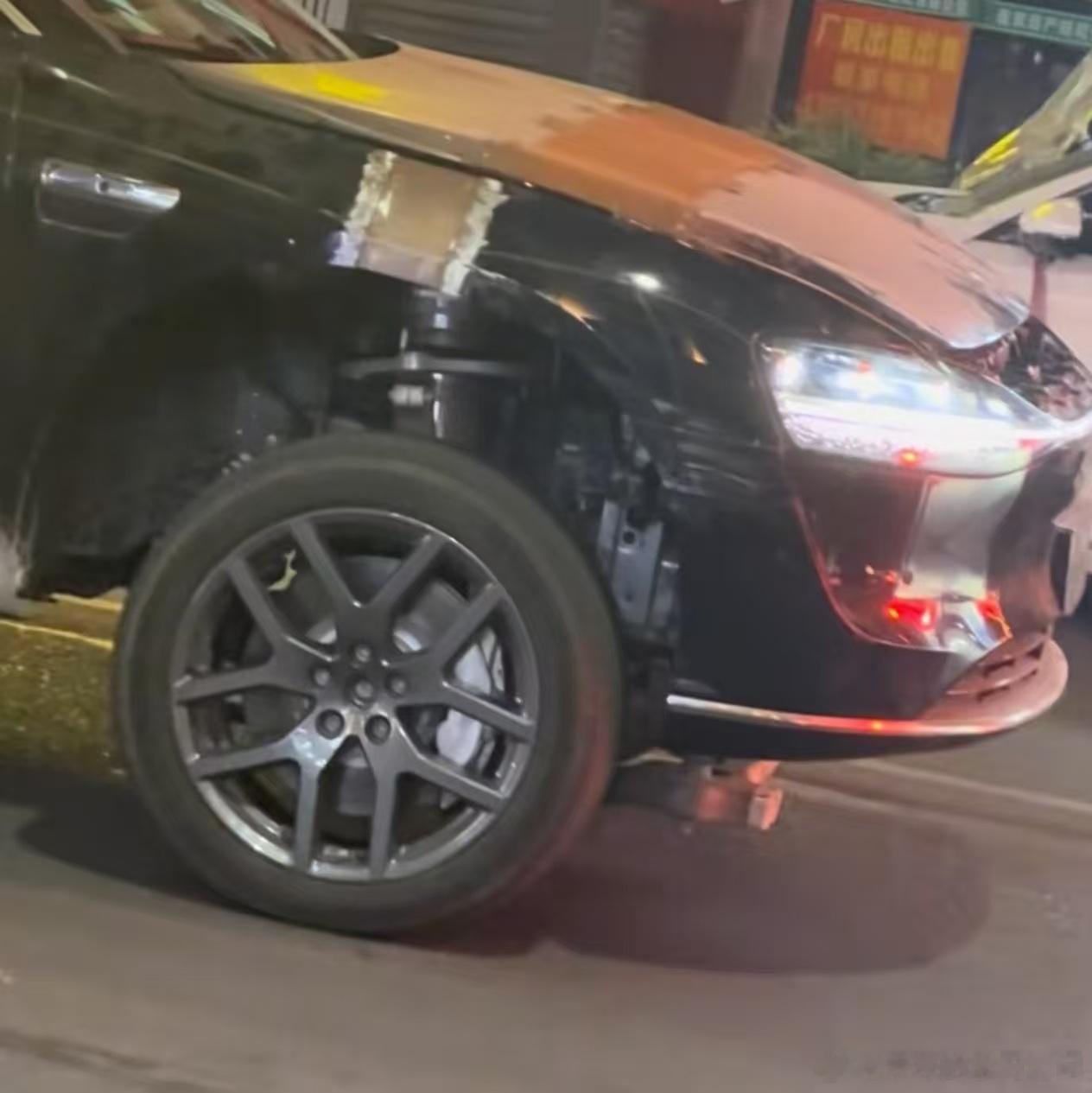 小磊哥说的不一样的产品，这底盘懂的人看一下，觉得怎么样？鸿蒙智行