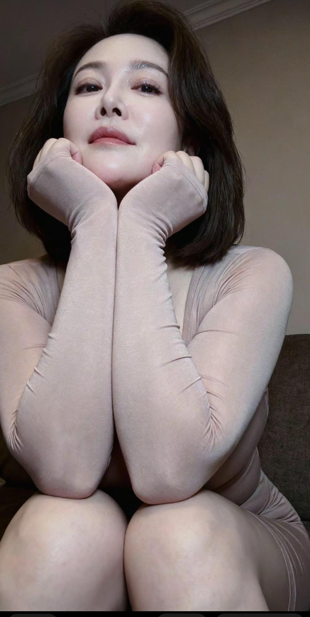 优雅气质，柔美自拍，尽显女性魅力