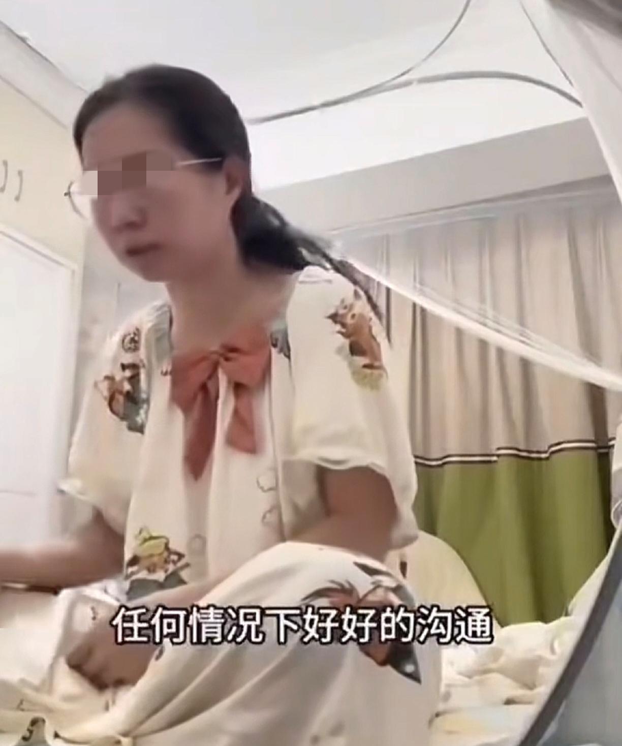 [无奈吐舌][无奈吐舌][无奈吐舌]，不是，现在男的身上都不能有点钱了嘛。一女子训夫，表示不