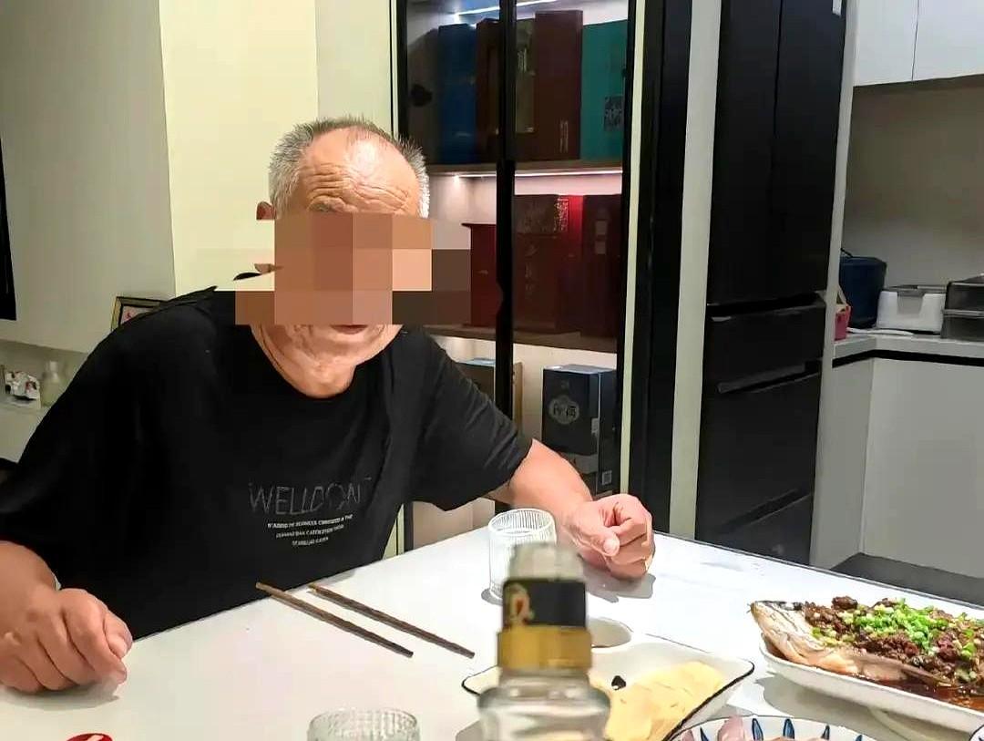 在前几天邯郸丛台区国棉厂家属院里，刚生完二胎才12天的媳妇老爷子带着长辈的做派