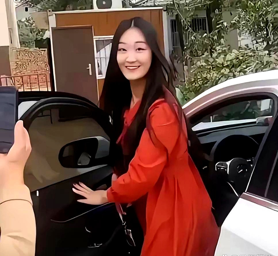 陈亚男：这婚，咋就那么难？陈亚男回曹县了。之前在杭州直播带货，一个月能挣