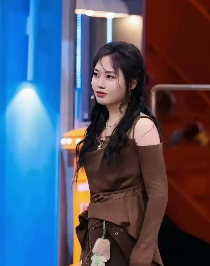 模特图和明星上身图，两种不同的感觉