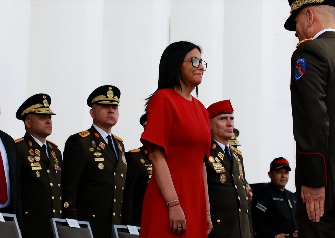 油井在冒烟，人民却在挨饿！委内瑞拉这出“解放”大戏，演得比电视剧还荒诞。 曾