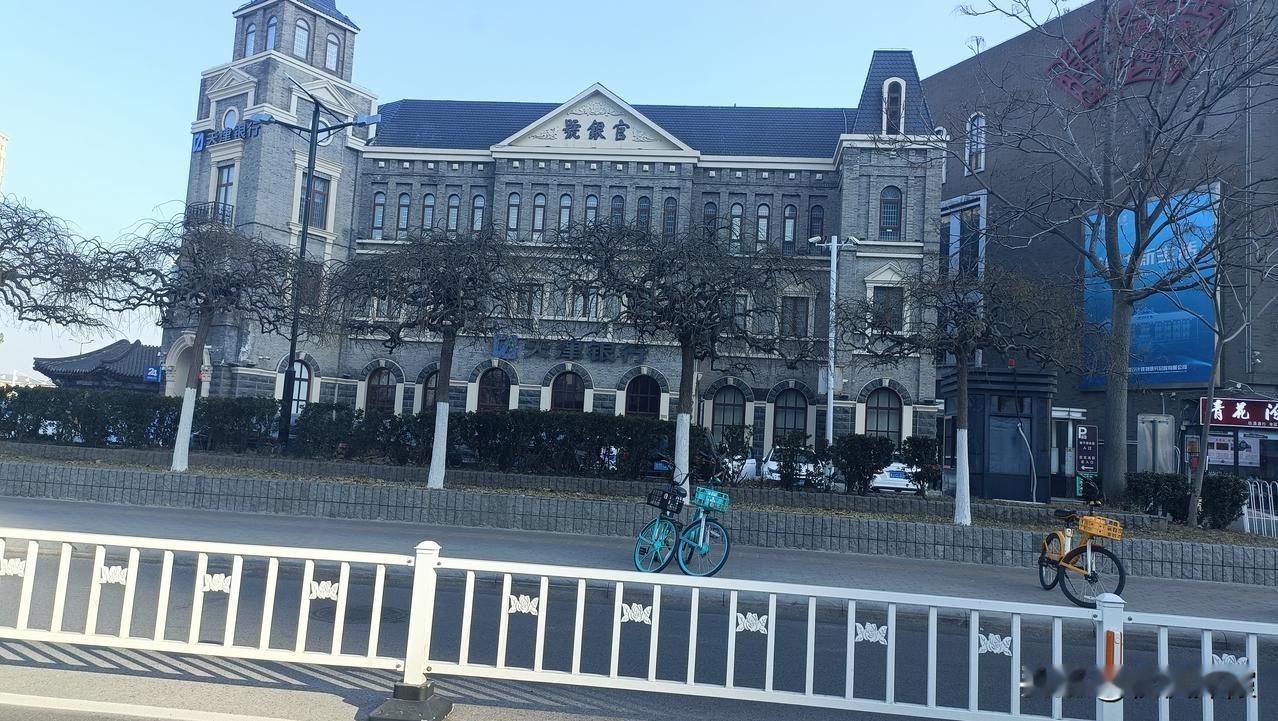 一路风尘，来到大天津。来过天津，那是三十多年前的事了。那时候在外地求学，总是