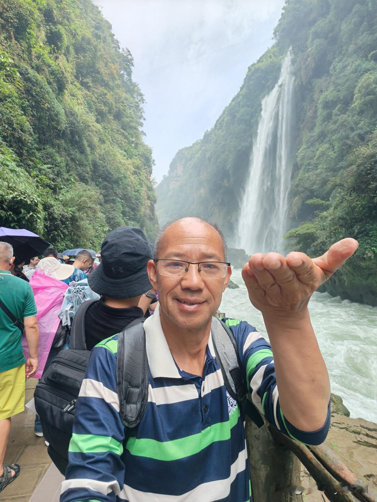 流浪贵州第47天今天起得很早，因为我要准备离开长坡岭停车区，到马岭河大峡
