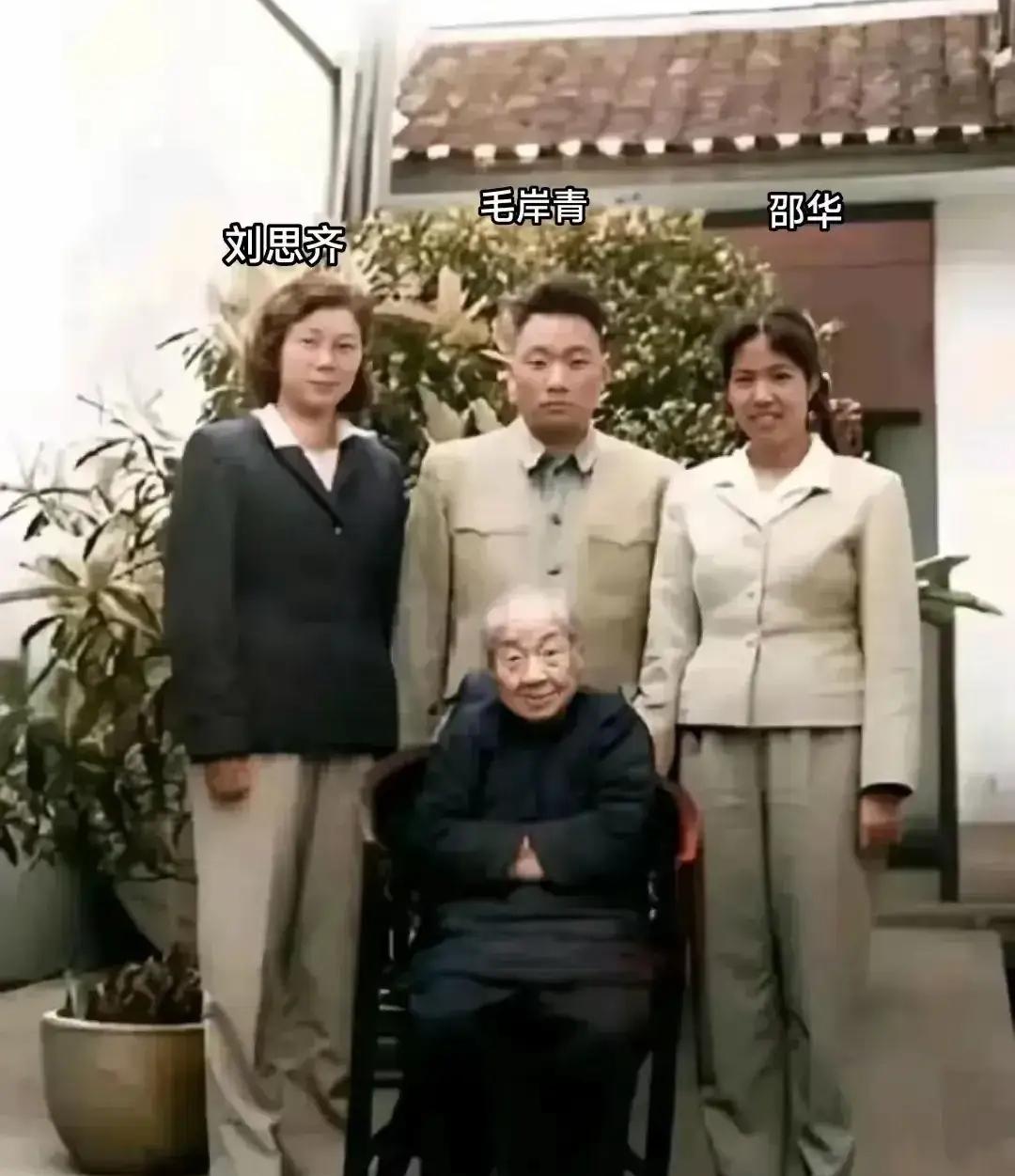 毛主席对岳母的恩情永记在心，时常会让孩子们回去看望，自己也会给岳母寄东西。1