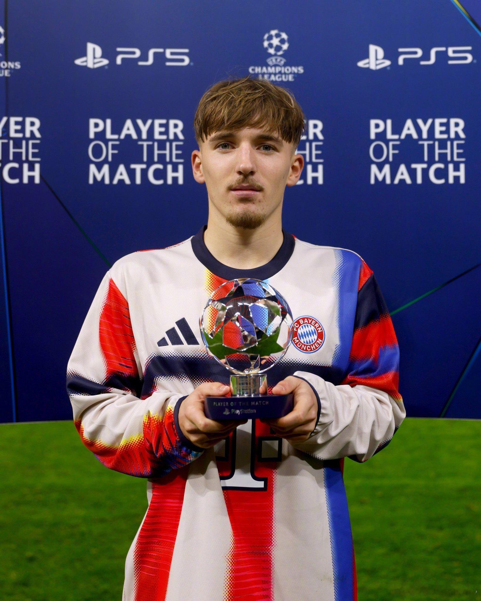 德国17岁的卡尔连续三场欧冠比赛进球，成功当选拜仁3比1葡萄牙体育的全场最佳球员