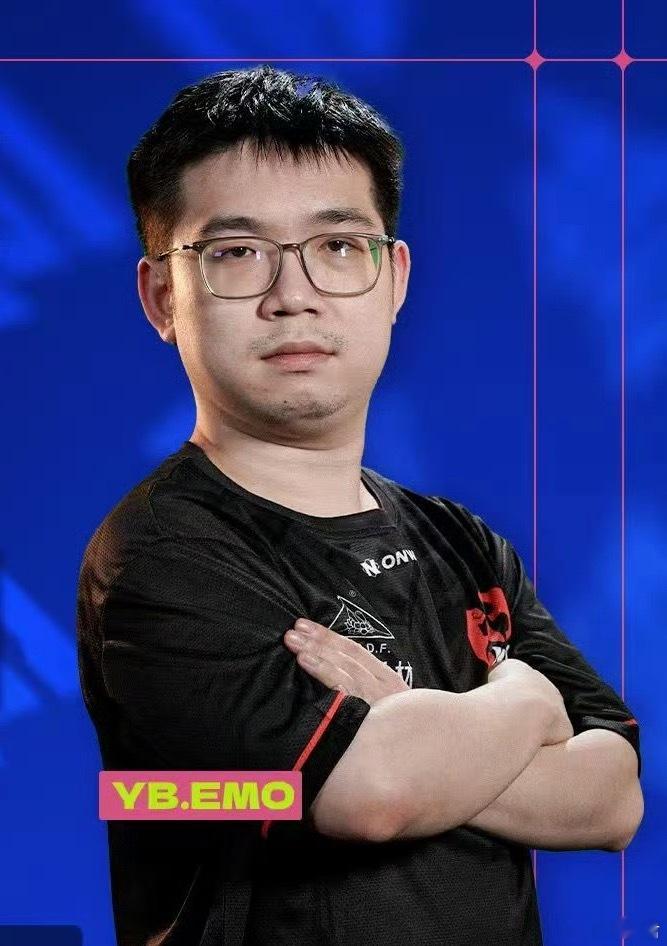 最近休息的Emo被弹幕喷国内最菜的职业。Emo反击说国内哪个中比我分高？dota