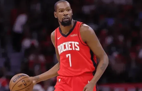 NBA常规赛火箭客场对阵76人的比赛已经结束。全场战罢，历经1个加时火箭以122