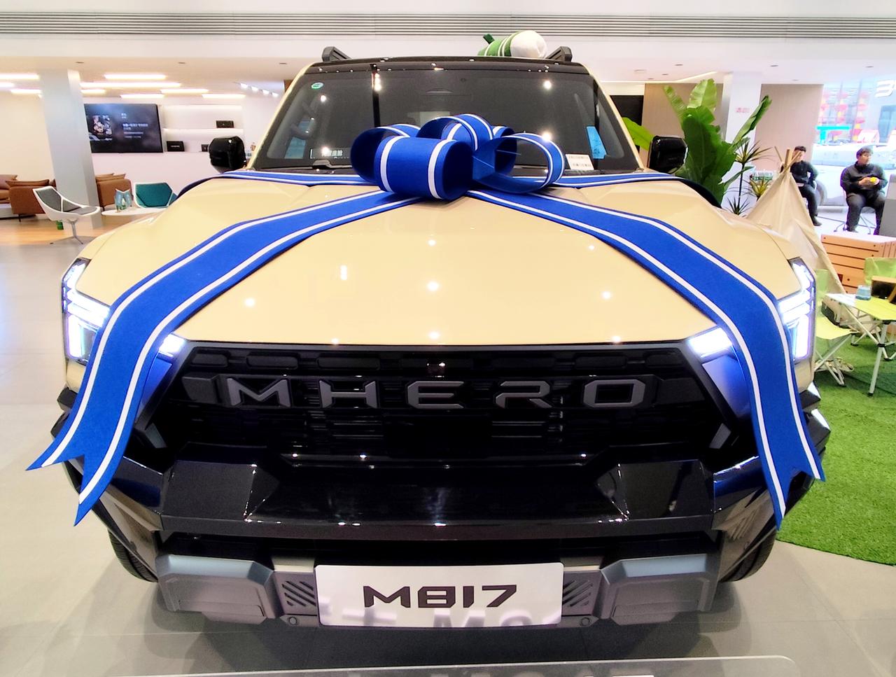 豪毕智能越野SUV《猛士M817》猛士M817是东风汽车旗下高端越品牌，由