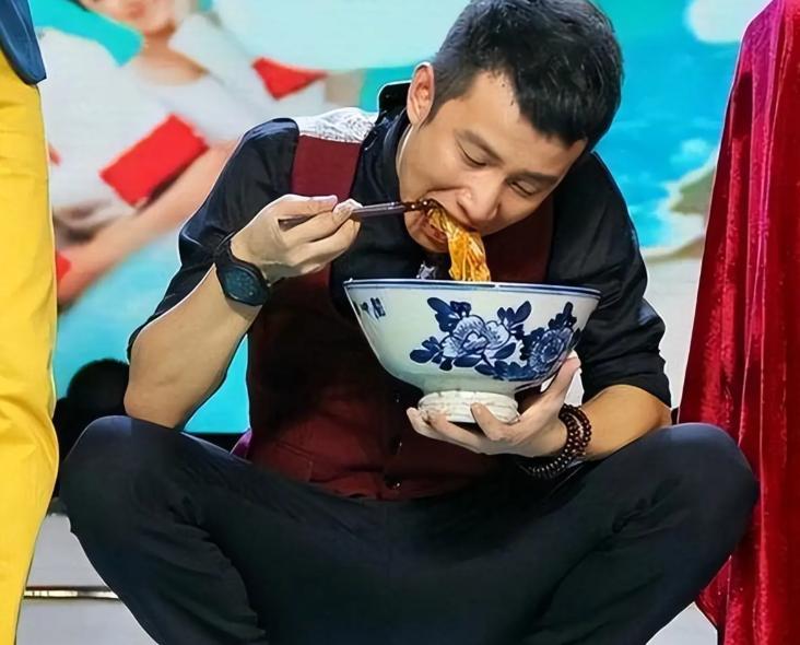 文章面馆周一闭店，竟撞碎12年前“周一见”魔咒？文章上海开面馆，试营业排队