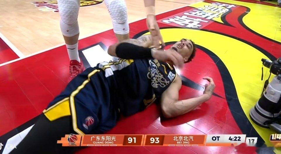 奎因两罚不中，体能确实到极限了...拼得太凶了广东男篮vs北京男篮