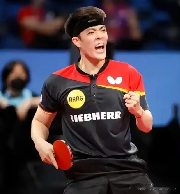 乒乓球混合团体世界杯铜牌争夺战，德国队VS法国队。第一盘邱党考夫曼VS朴康